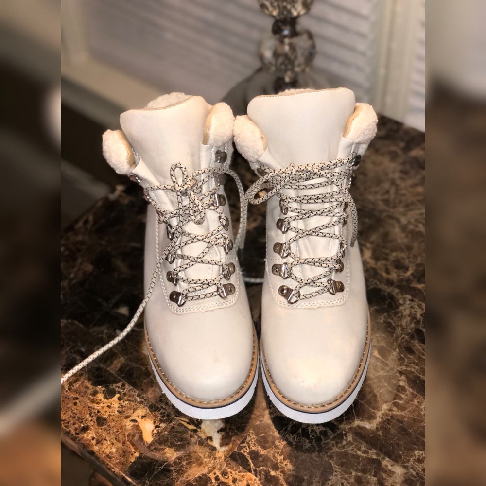 (SOLD) FUR WINTER BOOTS